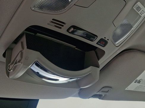 Used 2020 Toyota Sienna L image 25