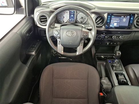Used 2019 Toyota Tacoma TRD Sport image 11