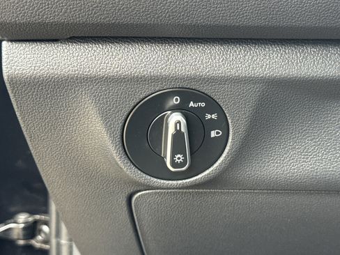 Used 2024 Volkswagen Jetta SE image 25