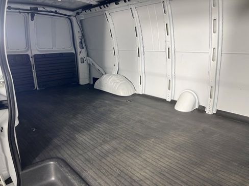 Used 2024 GMC Savana 2500 Extended image 10