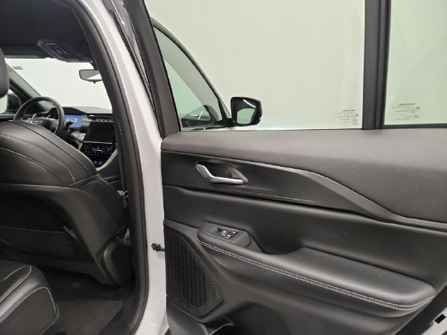 Used 2024 Jeep Grand Cherokee Altitude AWD/4WD image 24