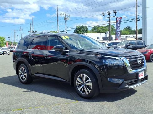 Used 2024 Nissan Pathfinder SL AWD/4WD image 3