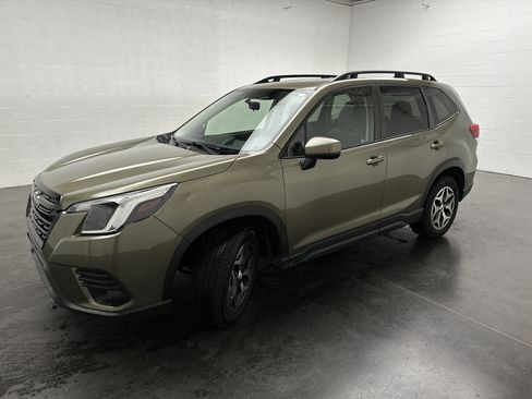 Used 2024 Subaru Forester Premium AWD/4WD image 4