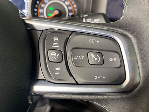 Used 2026 Jeep Wrangler Unlimited Sahara AWD/4WD image 18