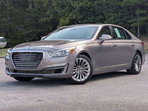 Used 2018 Genesis G90 3.3T Premium RWD image 4