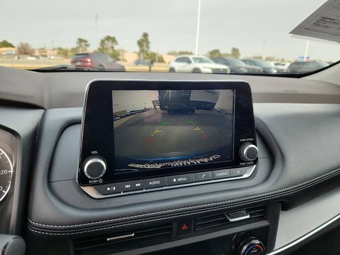 Used 2023 Nissan Rogue SV image 18