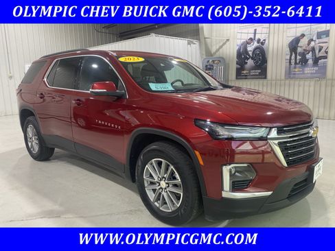 Used 2023 Chevrolet Traverse LT w/ LPO, Floor Liner Package AWD/4WD image 1
