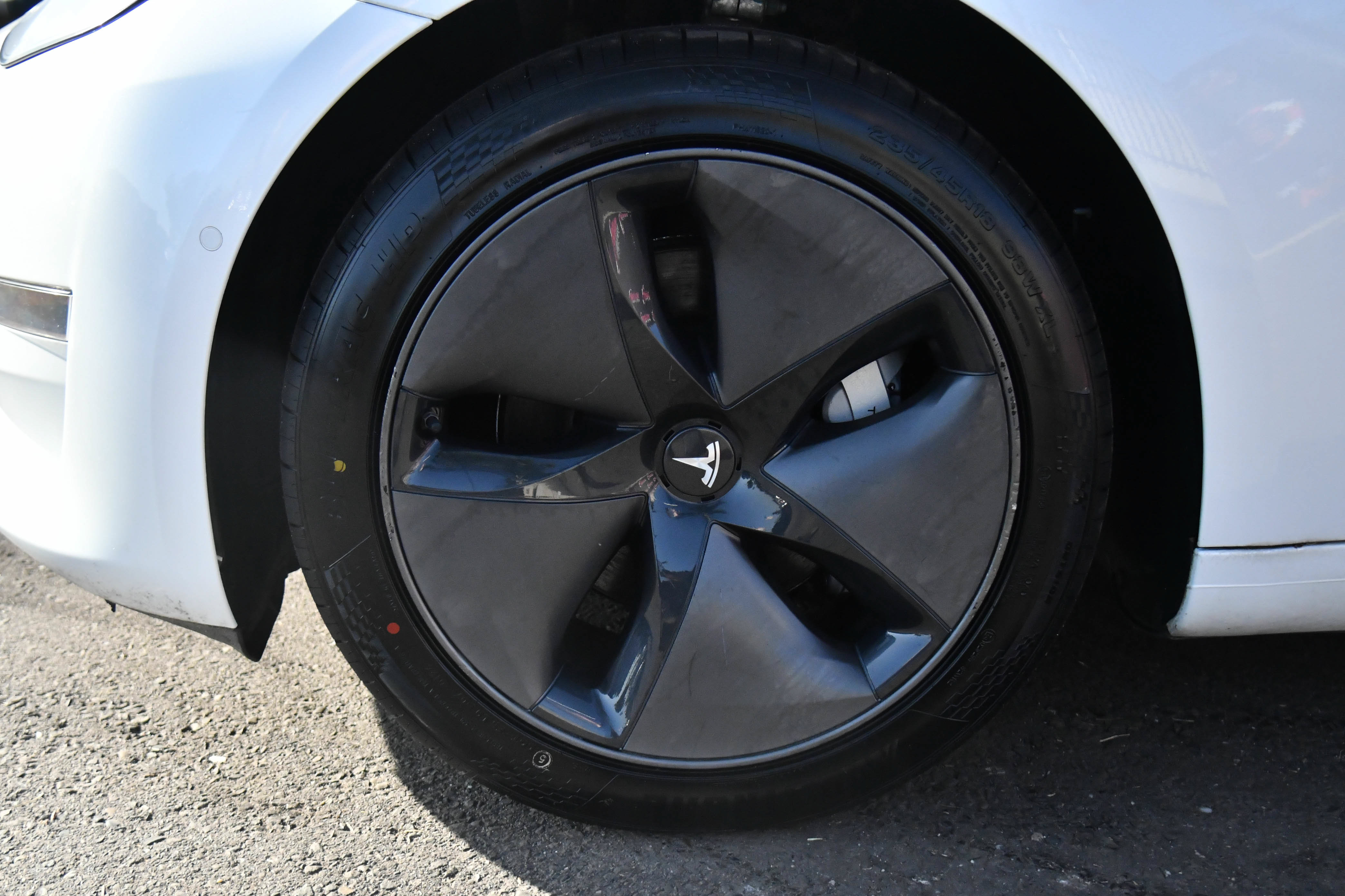 Used 2018 Tesla Model 3 Long Range RWD image 12