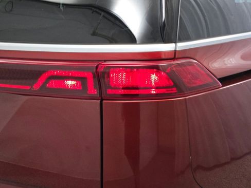 Used 2024 Kia Carnival LX image 14