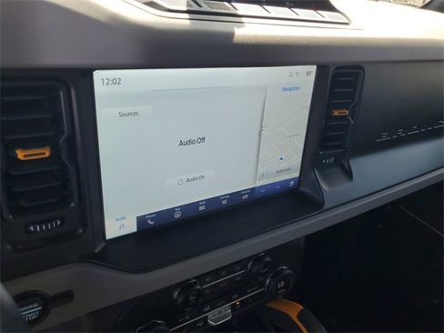 Used 2023 Ford Bronco Badlands image 18