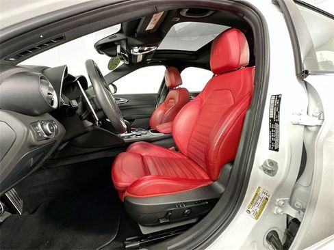 Used 2022 Alfa Romeo Giulia Veloce image 4