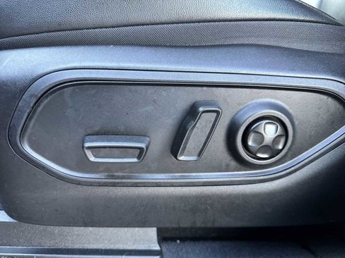 Used 2023 Jeep Grand Cherokee L Limited w/ Black Appearance Package image 17