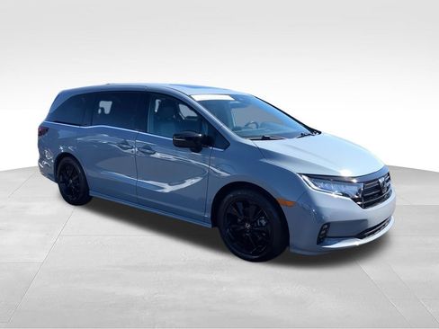 Used 2024 Honda Odyssey Sport image 2