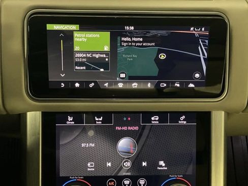 Used 2020 Land Rover Range Rover HSE image 19