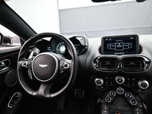 Used 2021 Aston Martin V8 Vantage Coupe image 11