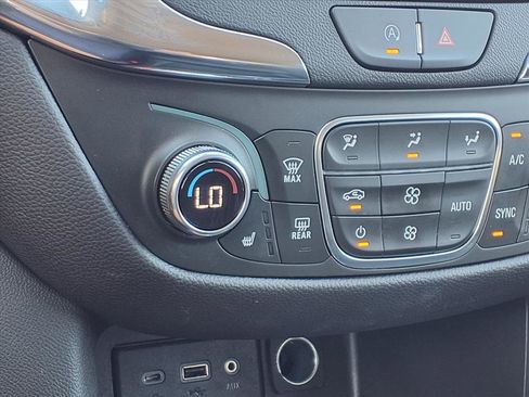 Used 2024 Chevrolet Equinox LT FWD image 11