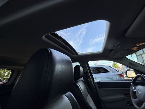 Used 2009 Jeep Grand Cherokee Limited image 31