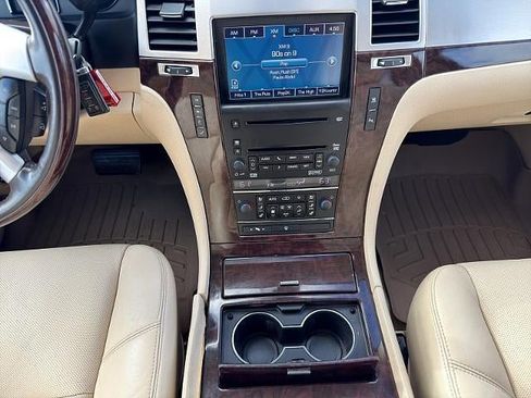 Used 2008 Cadillac Escalade AWD image 18