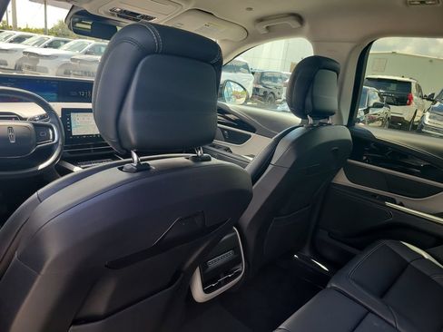 Certified 2025 Lincoln Nautilus Premier AWD/4WD image 10