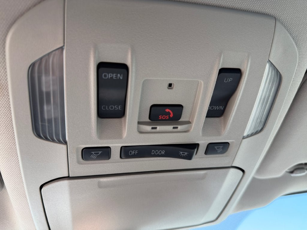 Used 2024 Toyota Highlander XLE AWD/4WD image 32