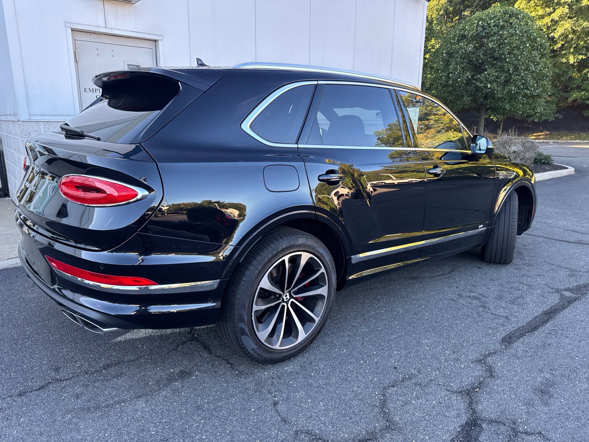 Certified 2022 Bentley Bentayga AWD/4WD image 2