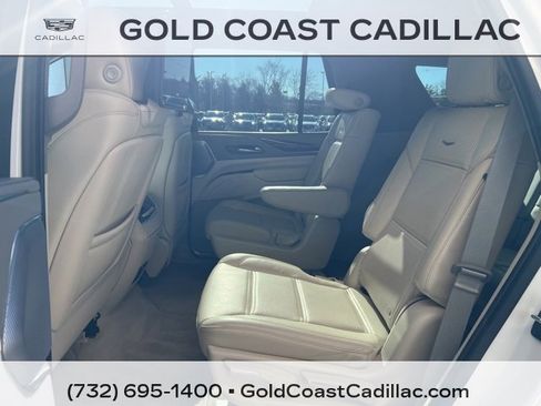 Used 2024 Cadillac Escalade Premium Luxury Platinum image 19