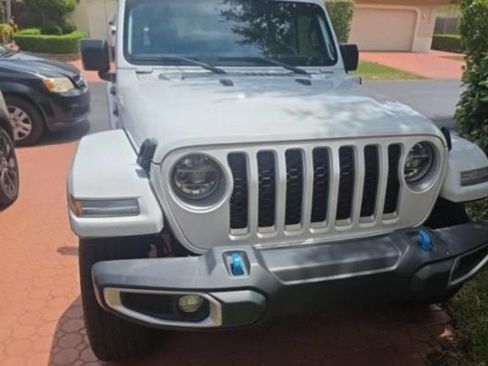 Used 2022 Jeep Wrangler Unlimited Sahara AWD/4WD image 3