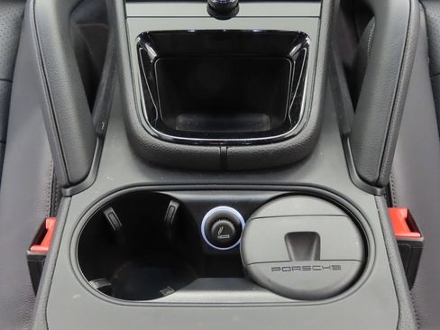 Certified 2024 Porsche Cayenne AWD/4WD image 29