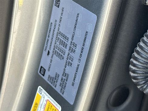 Used 2023 Chevrolet Suburban Z71 image 32