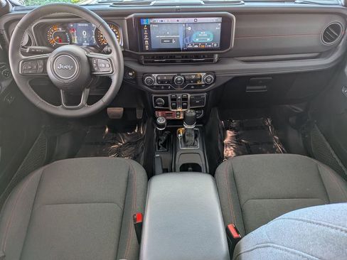 Used 2025 Jeep Wrangler Unlimited Rubicon w/ Convenience Group image 25