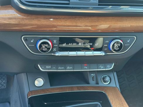 Used 2023 Audi Q5 2.0T Premium w/ Convenience Package image 18