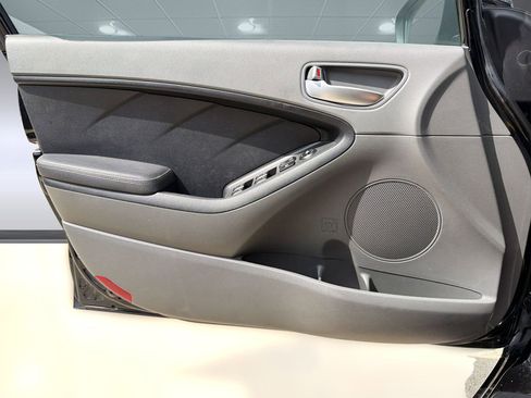 Used 2017 Kia Forte LX image 21