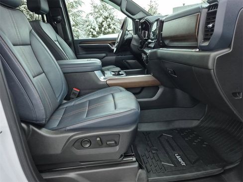 Used 2024 Chevrolet Silverado 2500 High Country w/ High Country Premium Package image 32