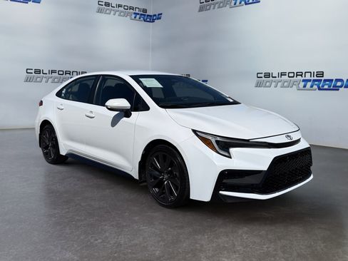 Used 2023 Toyota Corolla SE w/ Carpet Mat Package (TMS) FWD image 3