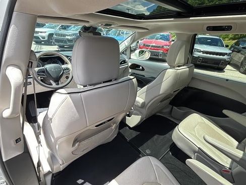 Used 2021 Chrysler Pacifica Limited w/ Premium & Safety Sphere Group AWD/4WD image 34