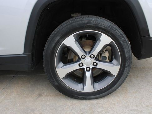 Certified 2023 Jeep Grand Cherokee L Limited image 10