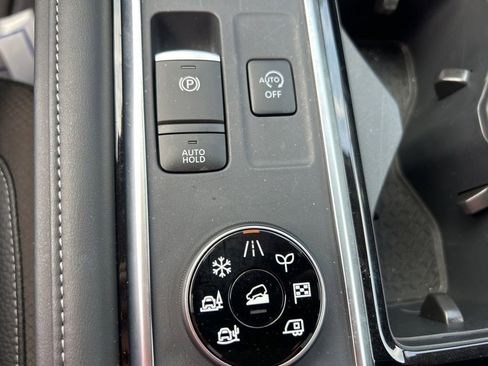 Used 2025 Nissan Pathfinder SL AWD/4WD image 27