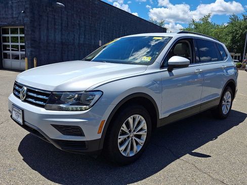 Used 2019 Volkswagen Tiguan SE w/ Panoramic Sunroof Package AWD/4WD image 3