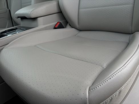 Used 2023 Volkswagen Atlas SE image 25