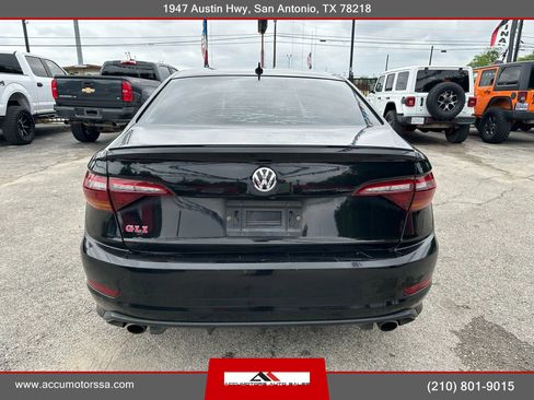 Used 2019 Volkswagen Jetta GLI image 6
