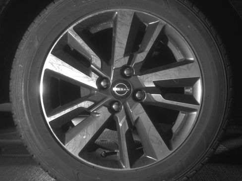 Used 2025 Nissan Versa SV image 15