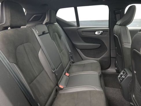 Used 2021 Volvo XC40 P8 Recharge w/ Advanced Package image 31