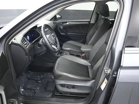 Used 2024 Volkswagen Tiguan SE FWD image 9