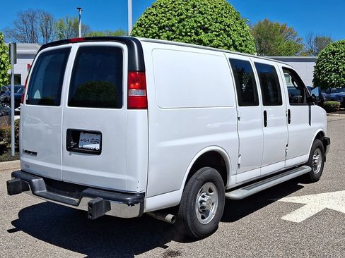 Used 2024 Chevrolet Express 2500 w/ Driver Convenience Package RWD image 7