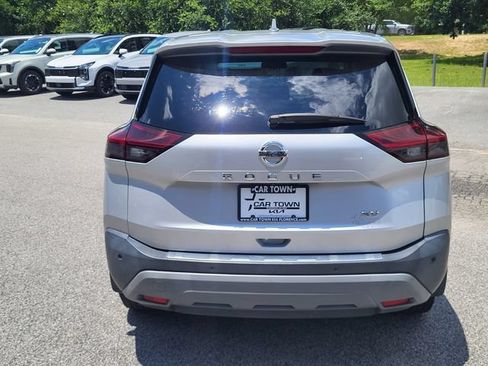 Used 2021 Nissan Rogue SV FWD image 3