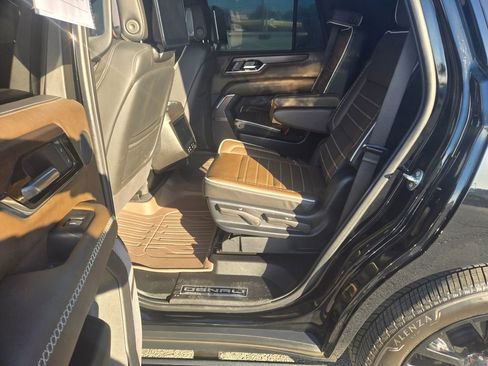 Used 2025 GMC Yukon Denali Ultimate w/ LPO, Floor Liner Package AWD/4WD image 8