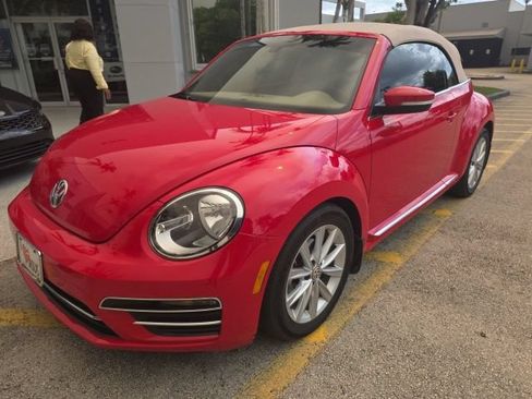 Used 2019 Volkswagen Beetle 2.0T SE FWD image 4