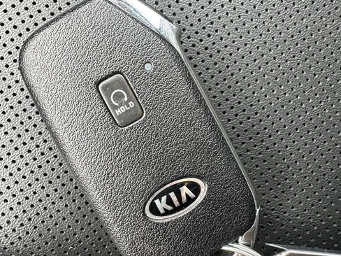 Used 2022 Nissan Rogue SV image 16