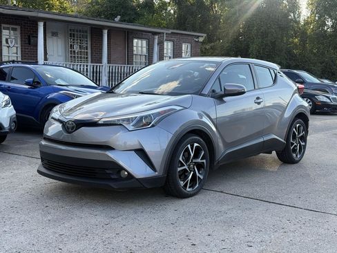 Used 2018 Toyota C-HR XLE FWD image 4