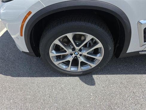 New 2026 BMW X5 xDrive40i w/ Premium Package AWD/4WD image 10